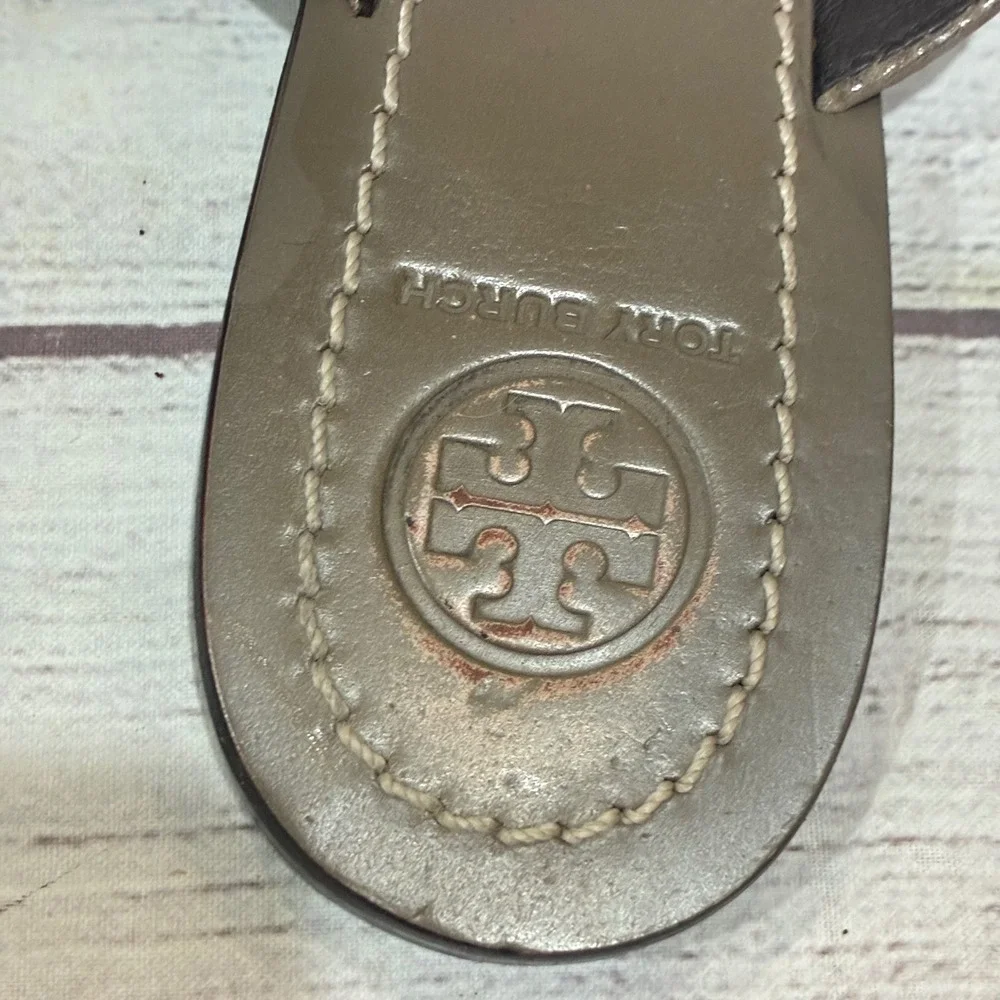 Tory Burch Thora Sandals Womens 8.5 Taupe Metallic Snake‎ Print Logo Medallion